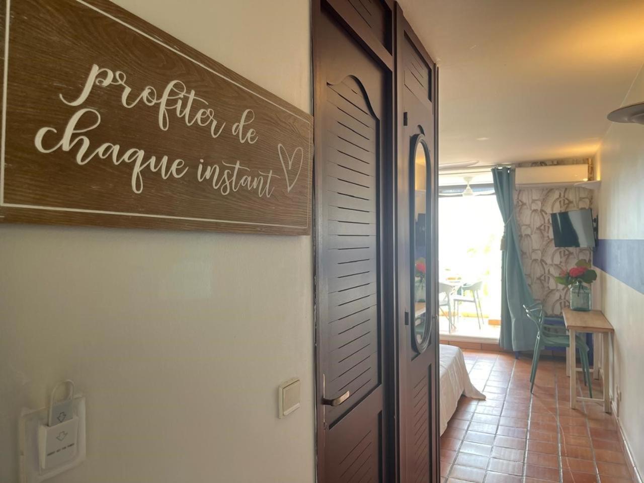 L'Escale Bleue Apartment La Trinite Bagian luar foto